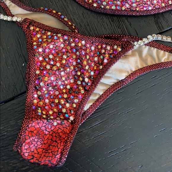 Competition Bikini - Picture 3 of 3